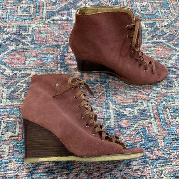 RARE Ugg Lace Up Boots - Picture 4 of 9